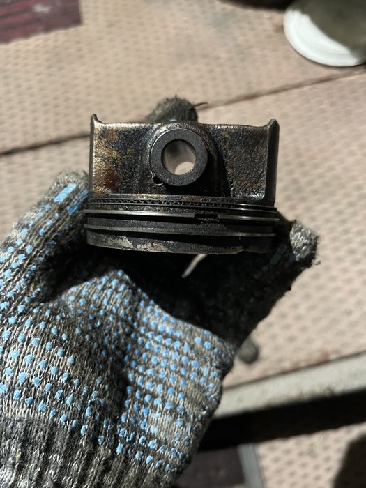 Продам поршень на шкоду 1,4 турбо