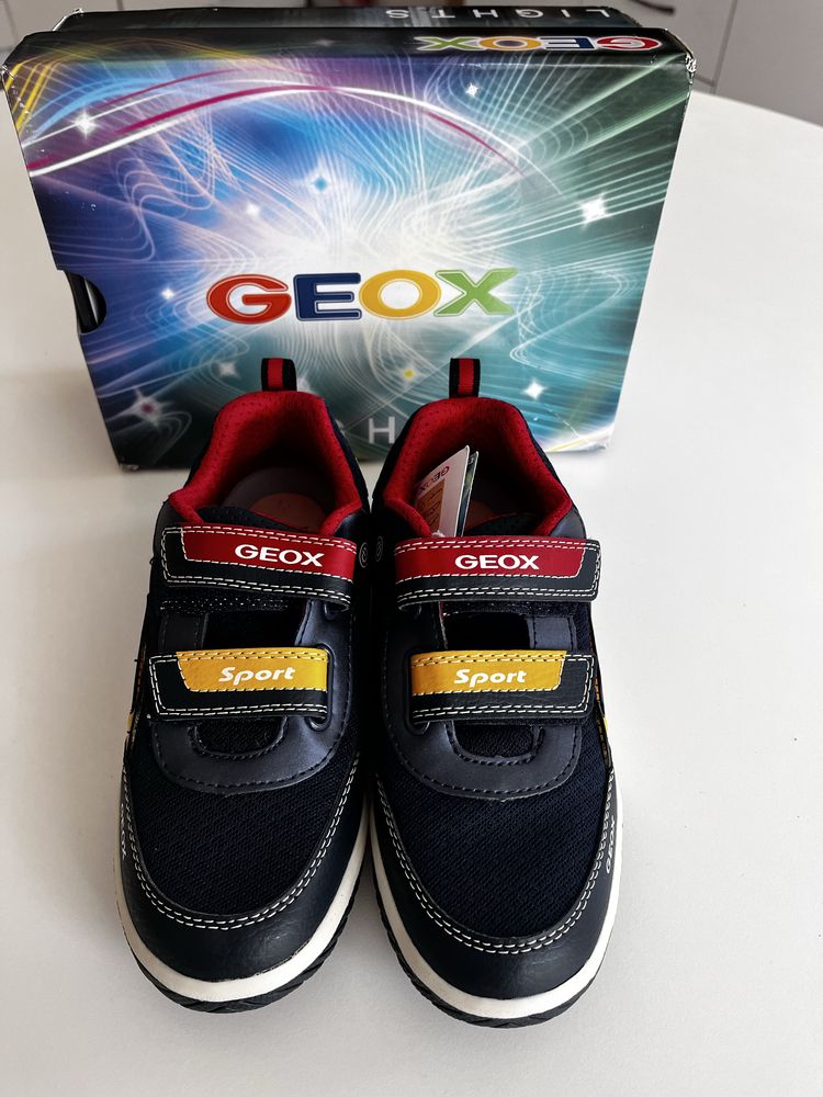 Geox светещи маратонки 34