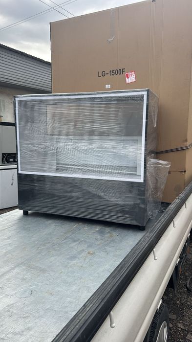 Витрина стеклянная