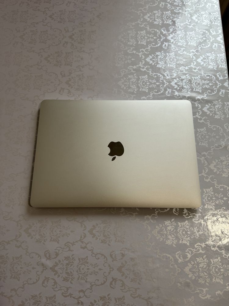 Продам MacBook Pro TouchBar торг