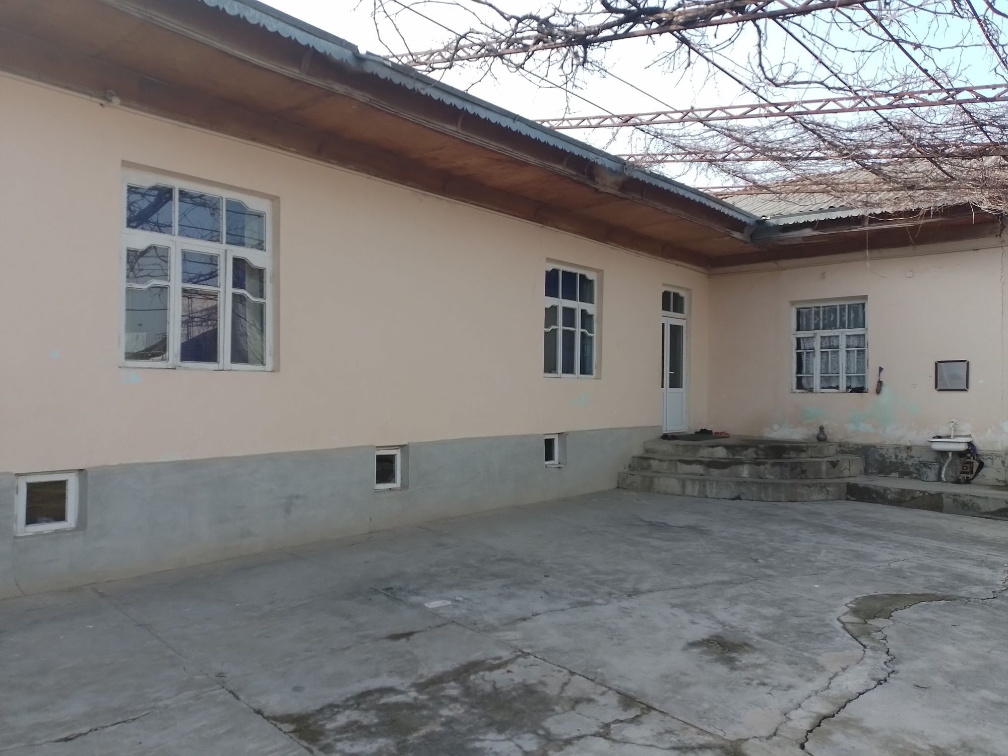 Zudlik bilan uy sotiladi