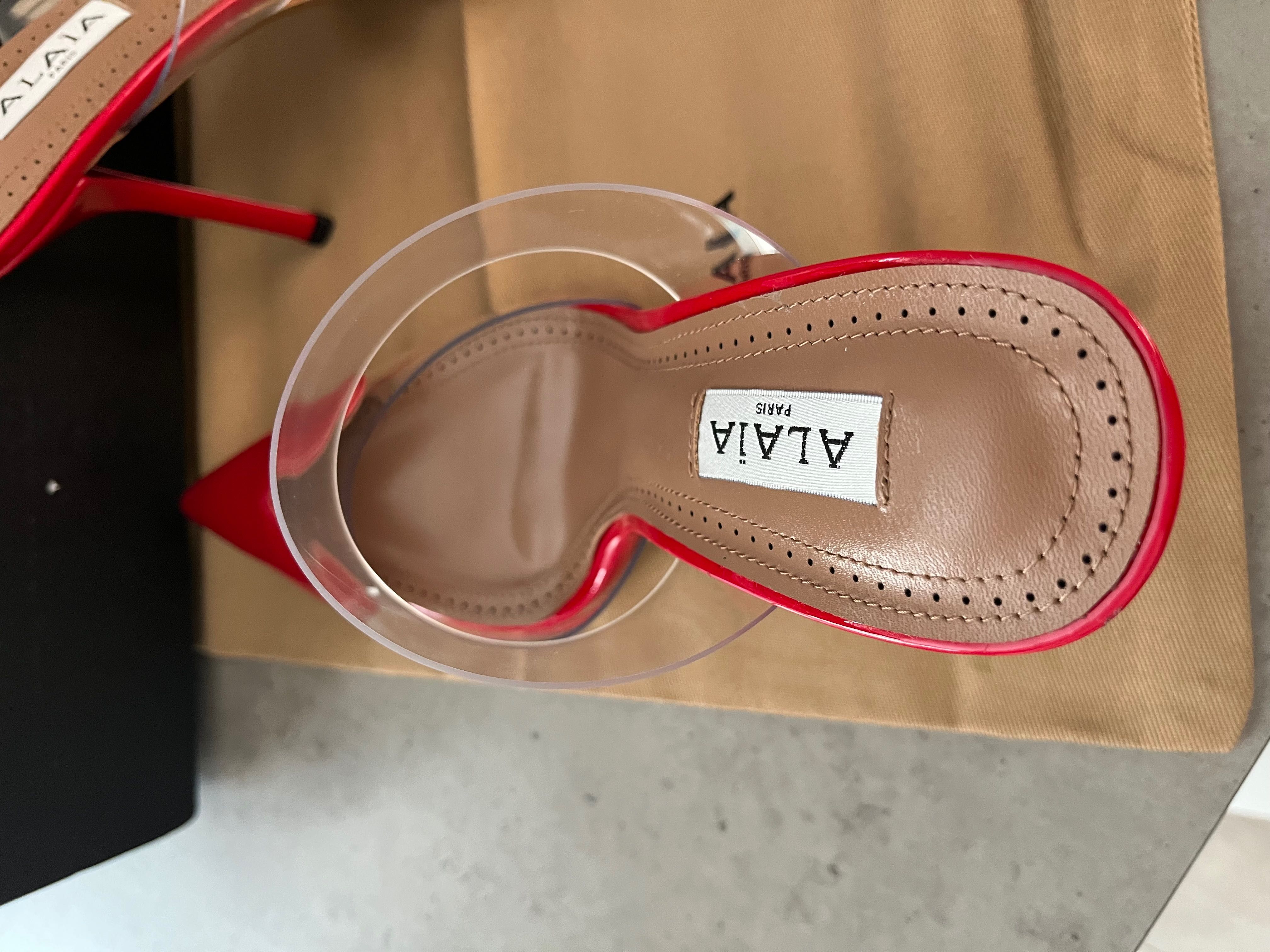 Alaia червени високи токове