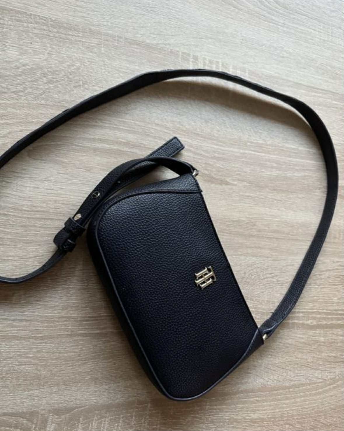 Оригинална чанта Tommy Hilfiger