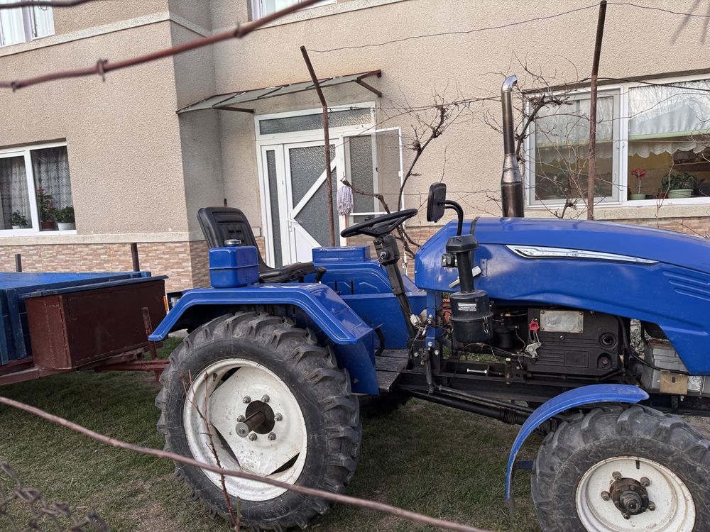 De vânzare Minitractor 24 c.p. Zubr 4x4, cu remorca, freza si plug