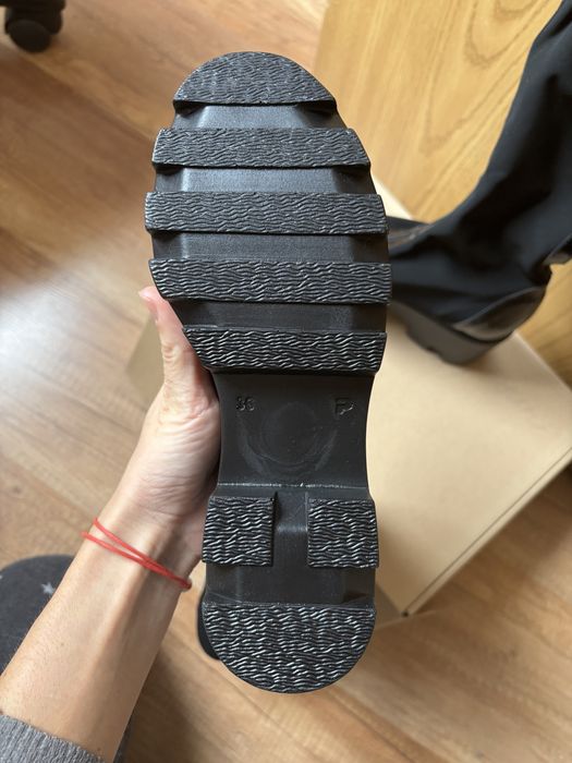 Нови черни ботуши, номер 37,5-38
