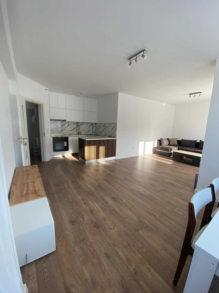 Дава се под наем Двустаен апартамент в Асеновград - 68 кв.м за 331.5 € - Снимка #1