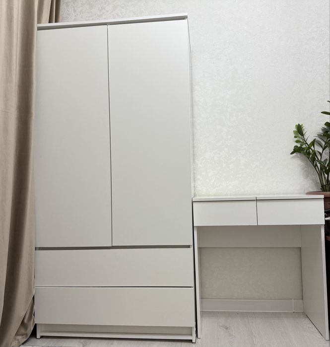 Шкаф для спальни и туалетный столик