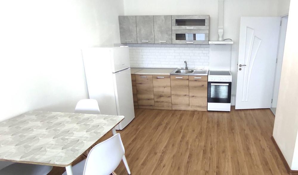 Дава се под наем Тристаен апартамент в Бургас, Братя Миладинови - 72 кв.м за 408 € - Снимка #2