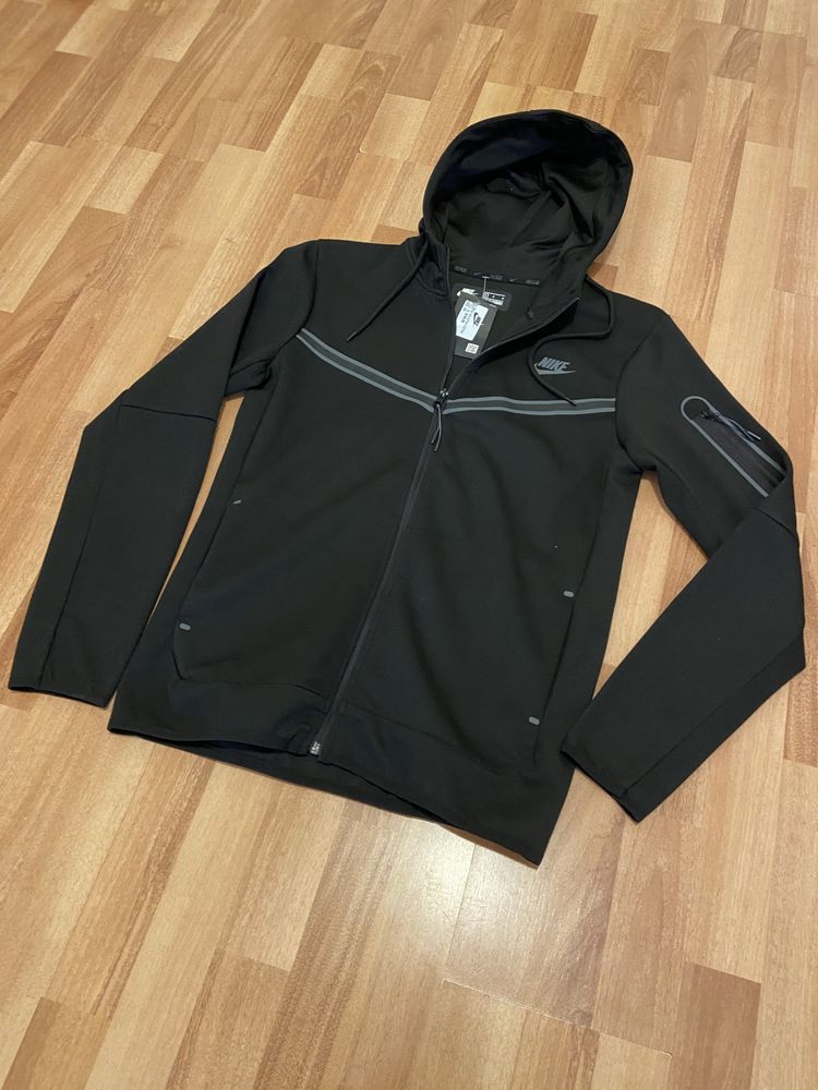 Trening Tech Fleece Nike marimea L si XL