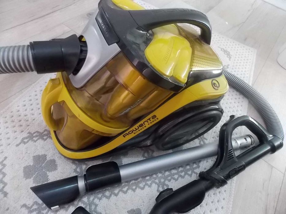 Aspirator ROWENTA Silence Force Clean - 180 lei