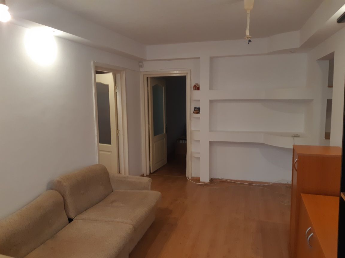 Vând schimb apartament cu 4 camere