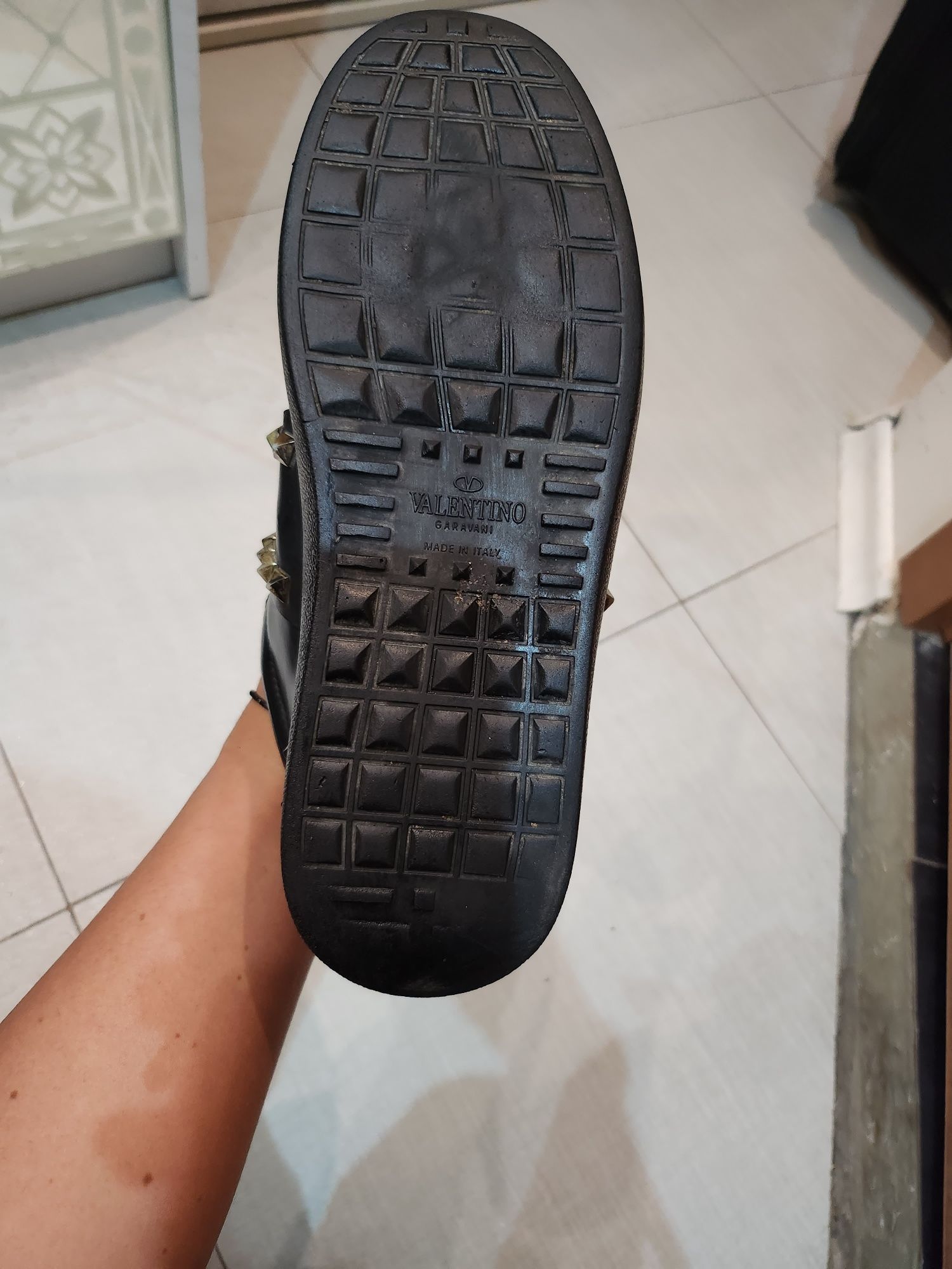 Valentino Garavani Rockstud Sneaker — номер 38