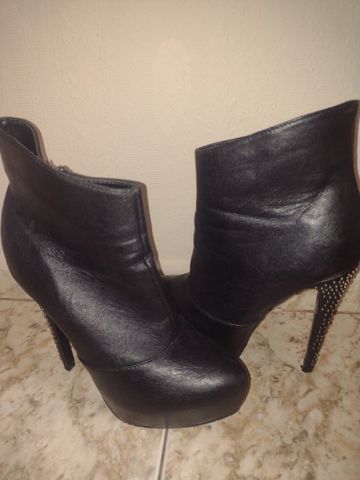 Боти с висок ток