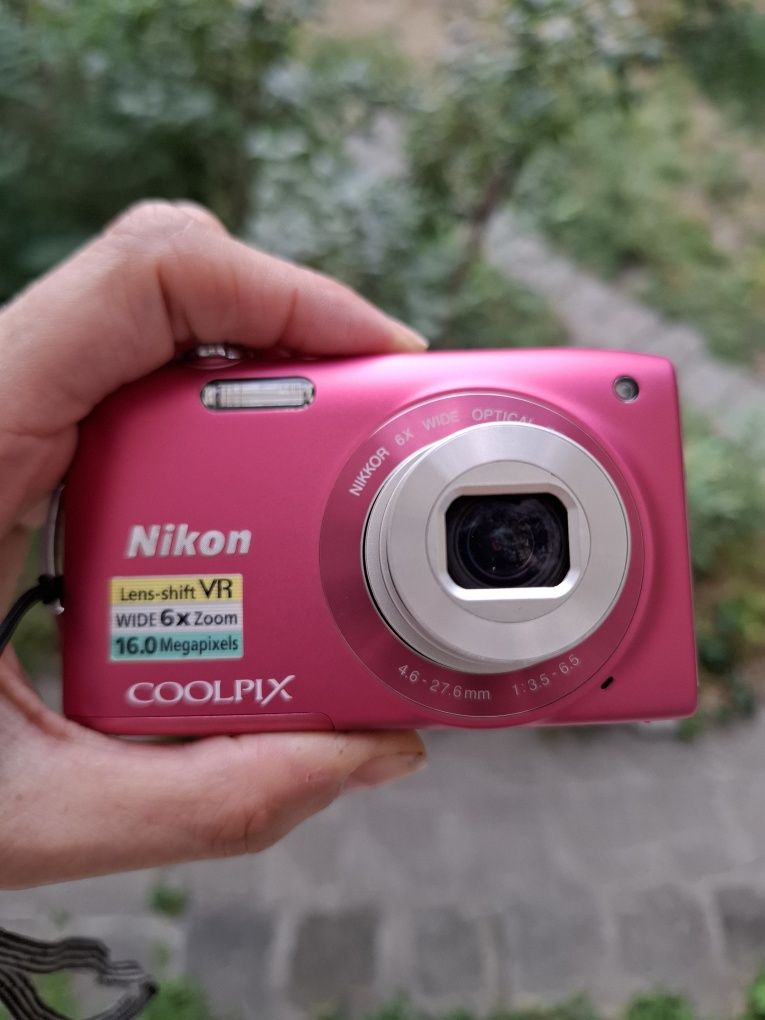 Компактен дигитален фотоапарат  NIKON COOLPIX S3300