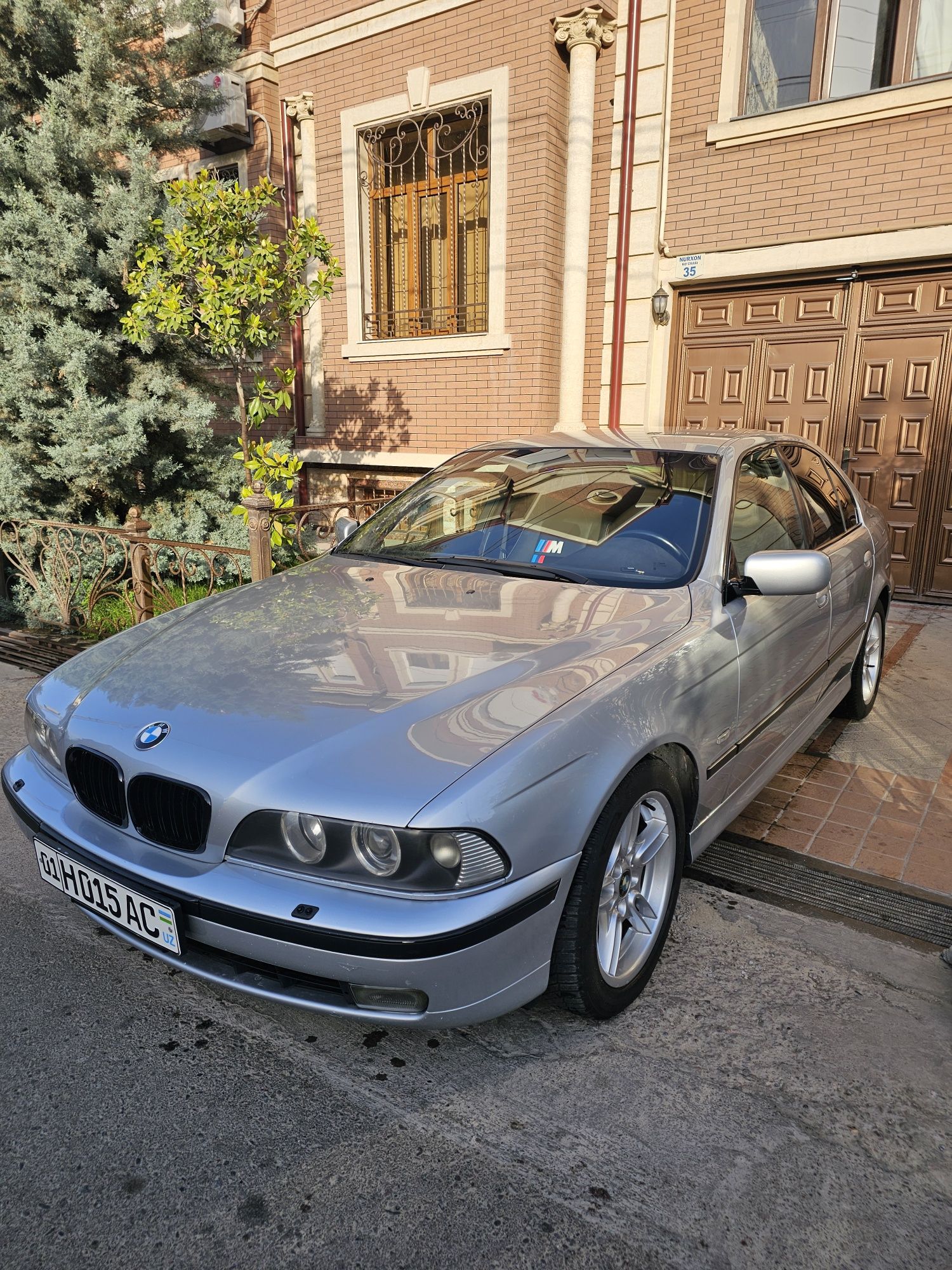 BMW E39 Sotiladi