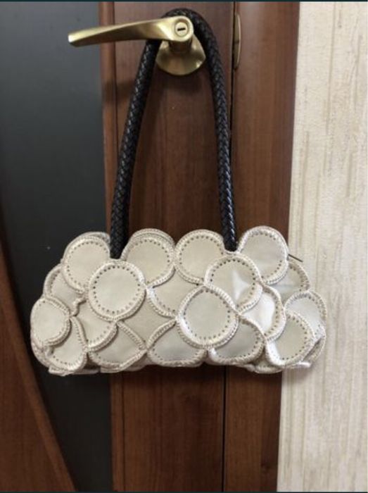 Нежная сумочка,новая. Без этикетки,но не носилась. Цена 5000