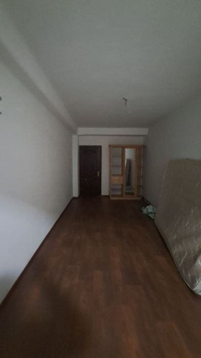 Чирчик шахар 
Навои атлант тепасида  
#1-хона 1-этаж 
Квартира ижар