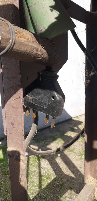 ЦИРКУЛЯР  380 волта , за  строителни дейности  и дърва за огрев