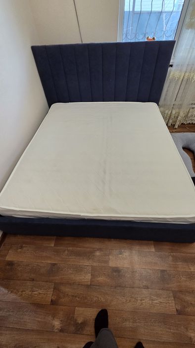 Двуспальная кровать