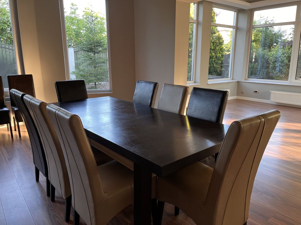 Sufragerie-Dining: masa extensibila cu 10 scaun+ vitrina+comoda+oglind