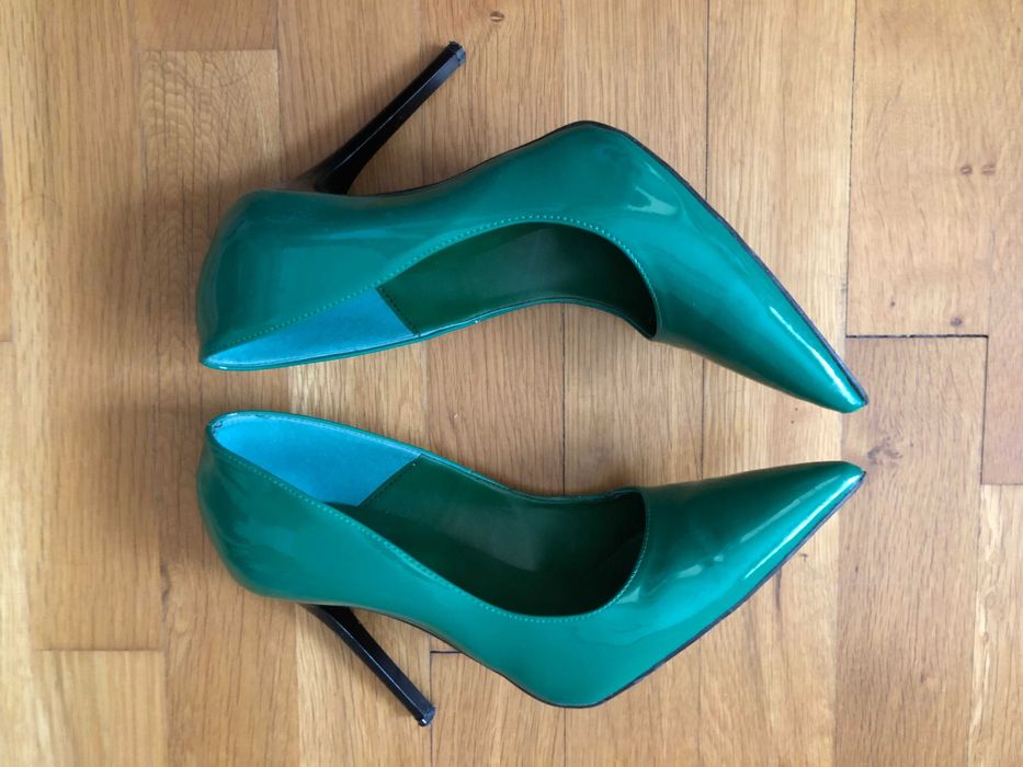 Зелени лачени обувки