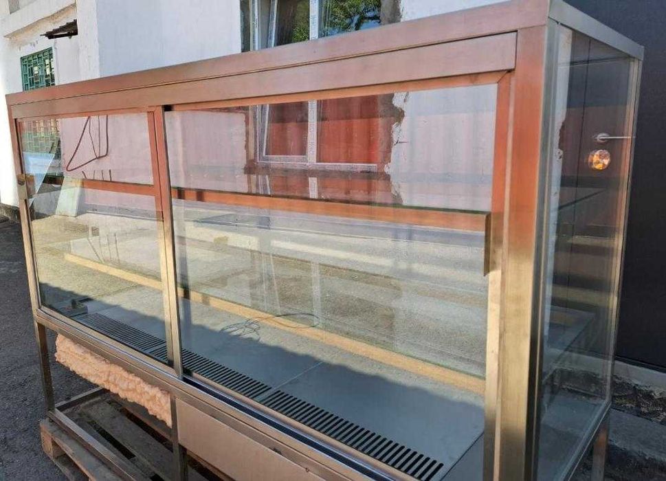 Холодильные витрины в наличии