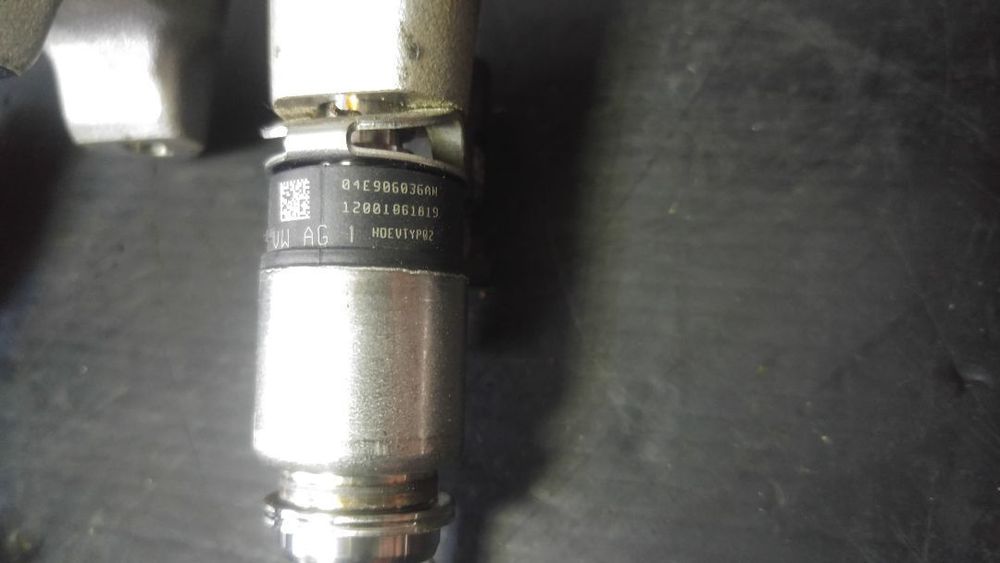 Injector 1.5 b dhf vw golf 7 04e906036an