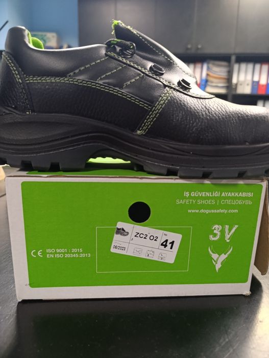 Работни обувки различни видове