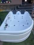 Cada cu jacuzzi.