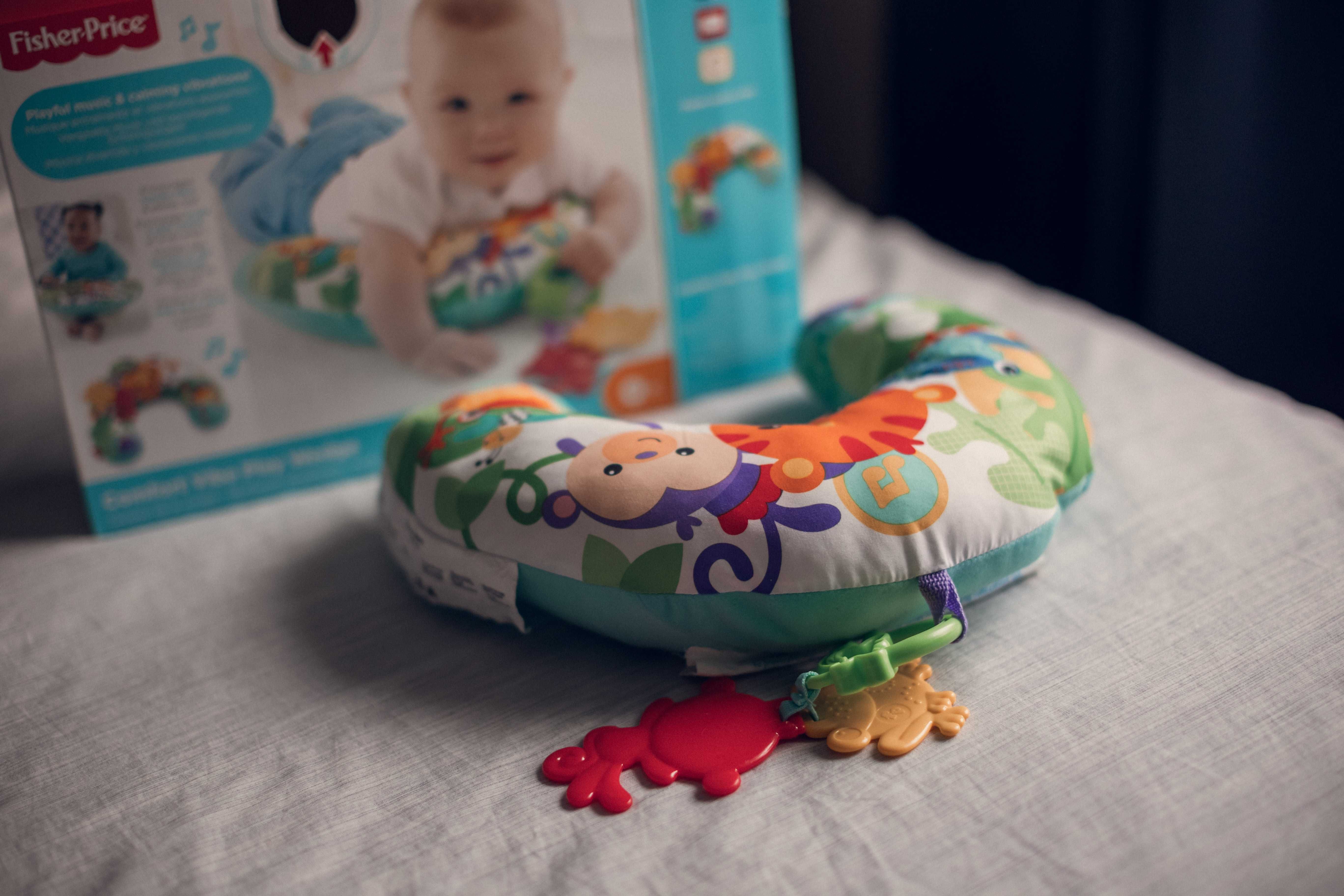 Бебешка възглавница за игра по корем Fisher Price