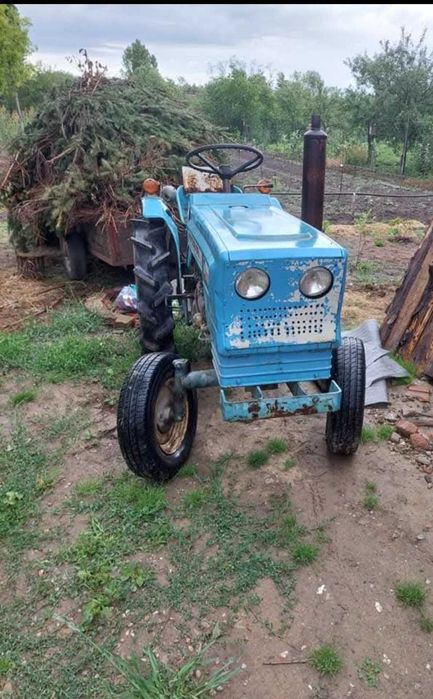 De vânzare tactoraș ,18 cai putere cu freza
