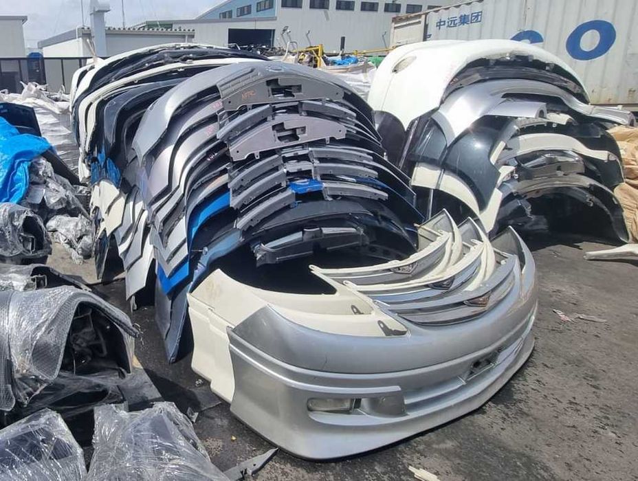 Передний бампер  оригинальный ассортимент