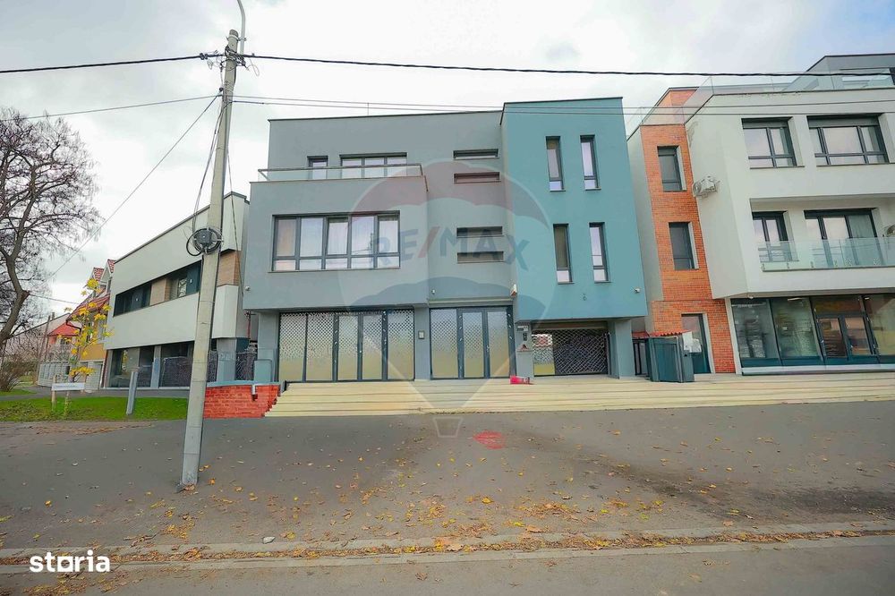 Clădire multifuncțională de vânzare – spațiu comercial + 2 apartamente