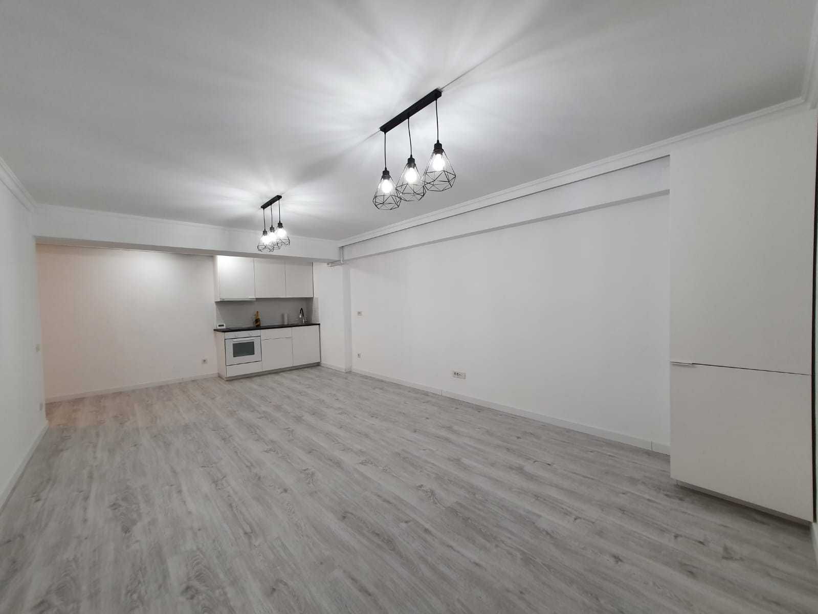 Apartament 2 camere - birou sau rezidential , curte si loc de parcare