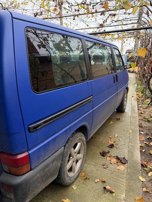 Vând Volkswagen caravelle