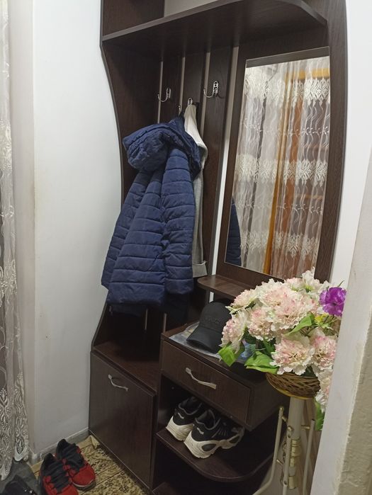 Продаеться не дорого прихожей шкаф новый