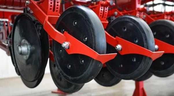 Semanatoare ASTRA 4 productivitate: 3,6-4,8 ha/h NOU