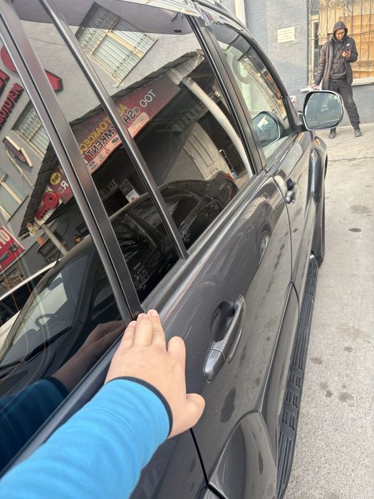 Тойота прадо 120 кузов 3 шт молдник новый……………………………………………..