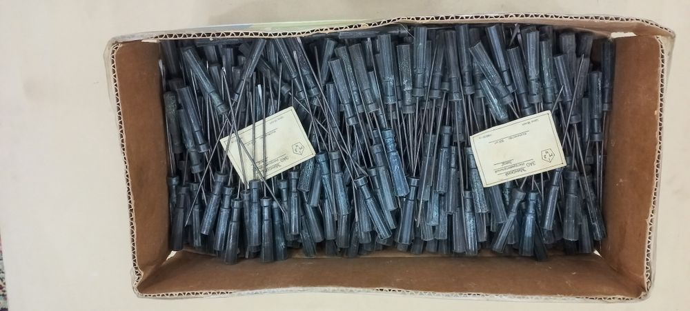 Тиски,отвёртки, лобзик,плашки