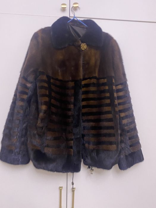 Продается шуба. Натуральная норка под тигр  черный с палоск
