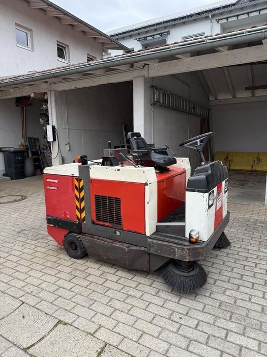 Automaturatoare Hako matura Hako diesel aspirator stradal
Stare foarte