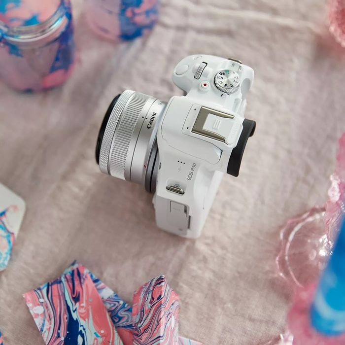 Продам Canon R50 (белый) — срочно!