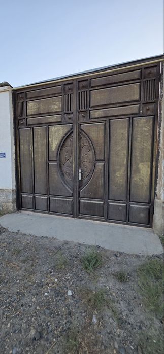 Kumushkonda xovli sotiladi yashash uchun xama shoroit bor gaz svet suv