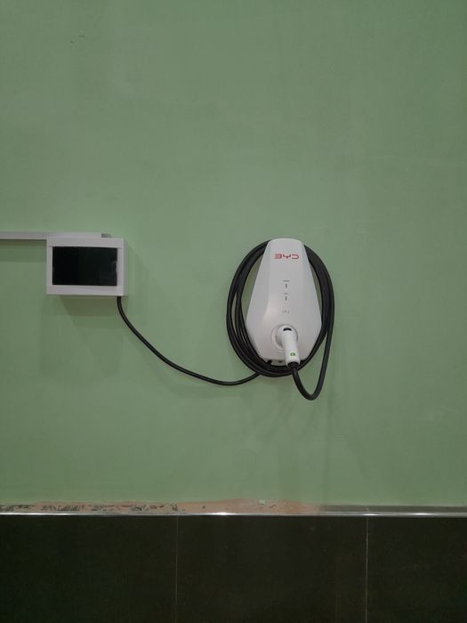 Elektromobil zaryadka o'rnatish