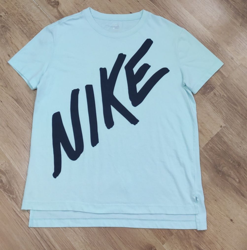 Tricou dama Nike mărimea L oversize