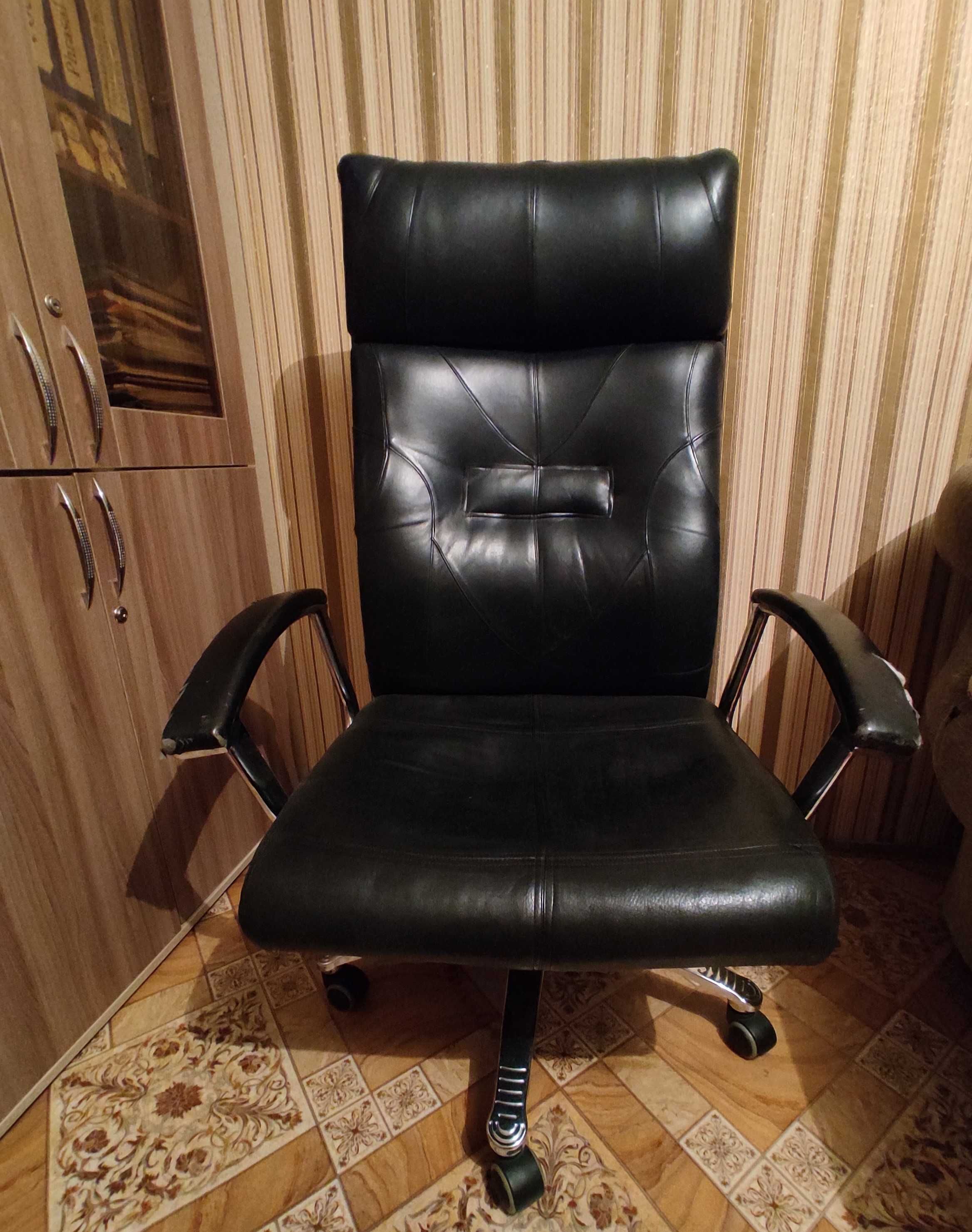 Ортопедическое кресло - офисная мебель