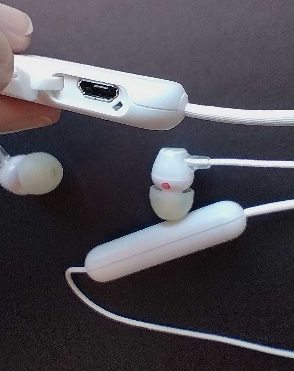 Sony WI-C300 bluetooth слушалки бяло