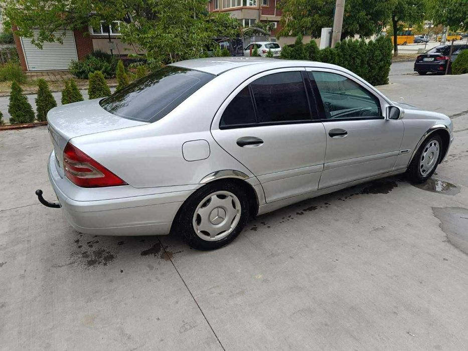 Мерцедес C200 2001г