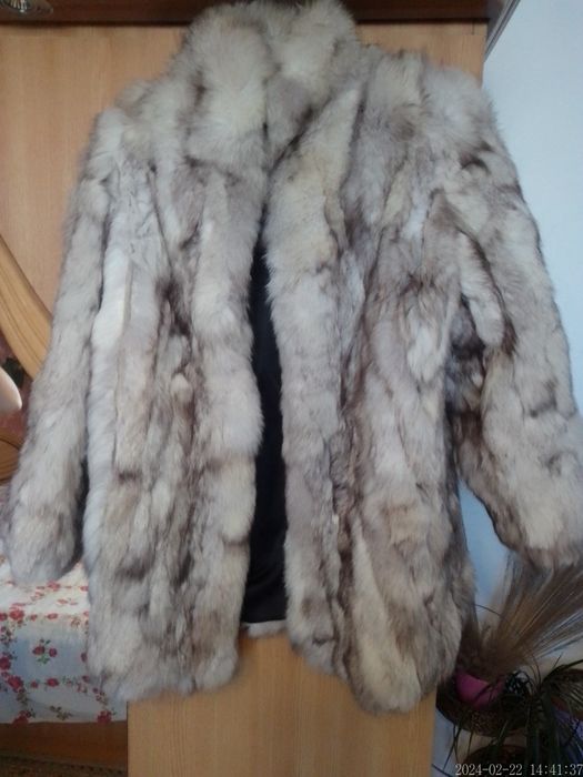 Vând haina de blana naturala vulpe polara