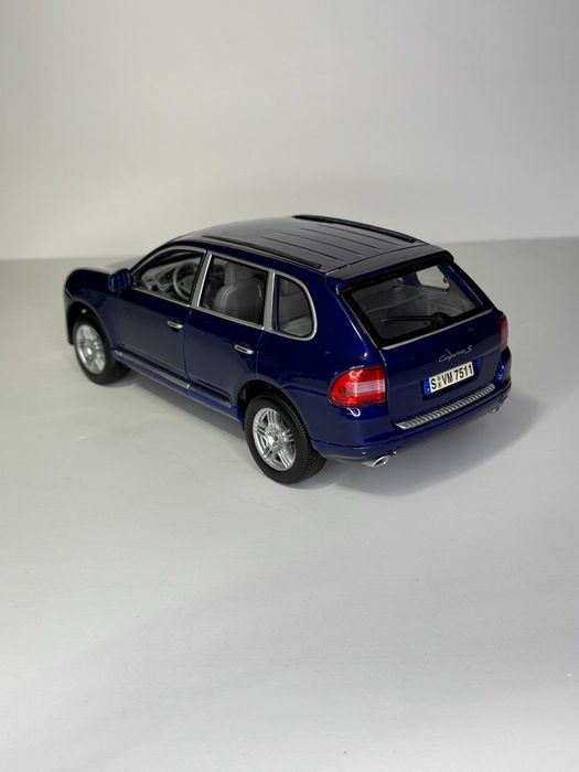 Machetă 1:18 Porsche Cayenne S (Producător Maisto)